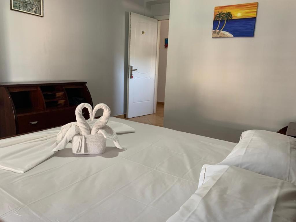 Kanina Hotel&Hostel Саранда Экстерьер фото